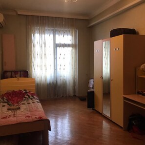 Family Apartment | 3 bedrooms, desk, soundproofing, iron/ironing board