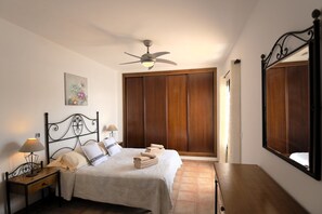 3 chambres, coffre-fort, fer et planche à repasser