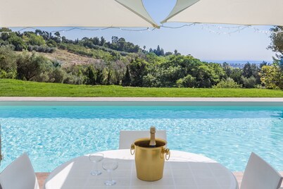 Elegant villa with pool 15 minutes from the beach of San Benedetto del Tronto