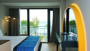 Direct Sea View Double or Twin Room | 1 quarto, frigobar, cofres nos quartos, quartos à prova de som