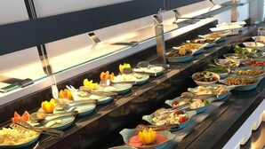 A buffet with various food items and utensils. - Sea City Devran Hotel & Spa (Konyaalti)