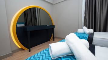 Family Quadruple Room | In-room safe, soundproofing, free WiFi, bed sheets