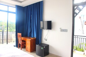 Deluxe Double Room | Minibar, desk, blackout curtains, soundproofing