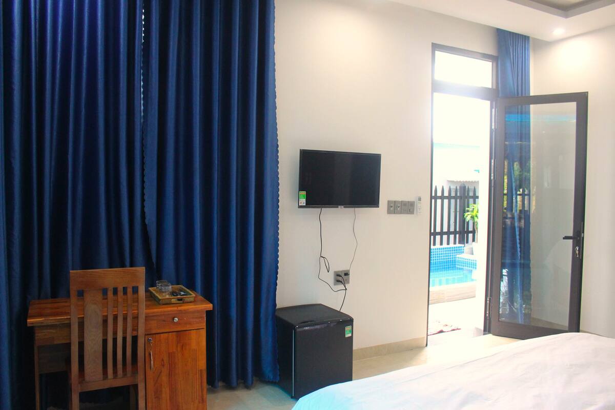 Minibar, desk, blackout curtains, soundproofing