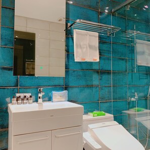 Twin Room  (No meat products in the room) | Bathroom | Shower, free toiletries, hair dryer, slippers - Doho confucius hotel (Caotun)