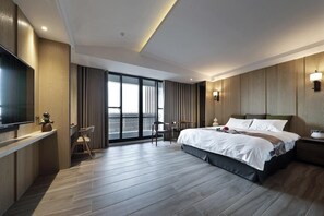 Deluxe Double Room (No meat products in the room) | Desk, blackout drapes, soundproofing, free WiFi - Doho confucius hotel (Caotun)