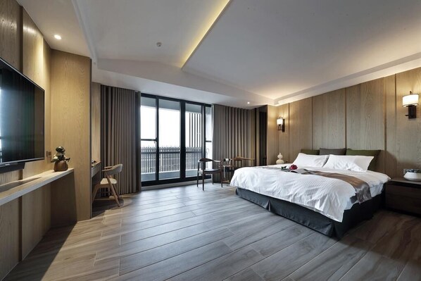 Deluxe Double Room (No meat products in the room) | Desk, blackout drapes, soundproofing, free WiFi