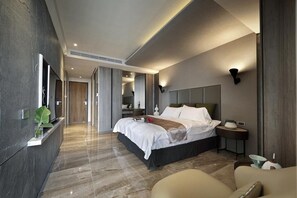Desk, blackout curtains, soundproofing, free WiFi - Doho confucius hotel (Caotun)