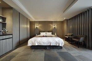 Deluxe Double Room (No meat products in the room) | Desk, blackout drapes, soundproofing, free WiFi - Doho confucius hotel (Caotun)