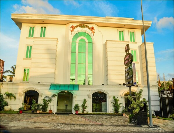 Fassade der Unterkunft – Abend/Nacht