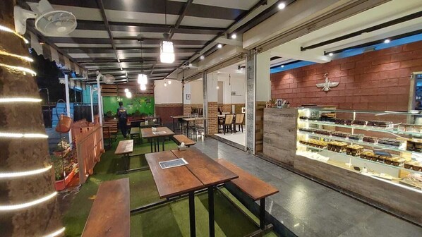 4 restaurants, international cuisine - Onella Regency (Mahabaleshwar)