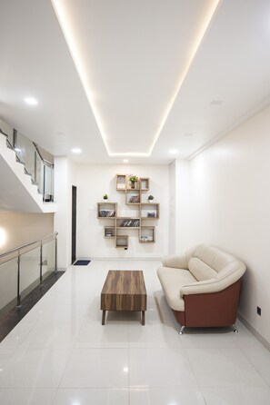 Lobby sitting area - Onella Regency (Mahabaleshwar)