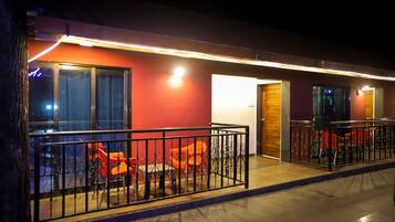 4 restaurants, international cuisine