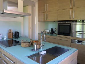 Microwave, dishwasher, coffee/tea maker, cookware/dishes/utensils