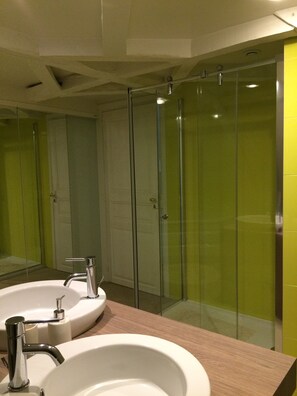 Badewanne, Haartrockner