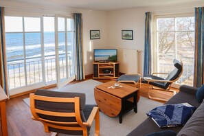 Unclassified image, 2 of 18, button