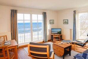 Unclassified image, 5 of 18, button