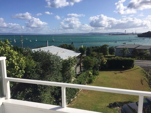 Come and Relax @ Rose's Retreat (with WIFI)