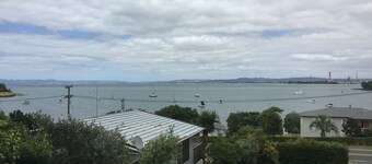 Come and Relax @ Rose's Retreat (with WIFI)