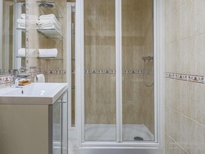 Bathtub, hair dryer, towels - Sensational Apt 2 Bed 2 baths 4 pax Aljarafe Metro (San Juan de Aznalfarache)
