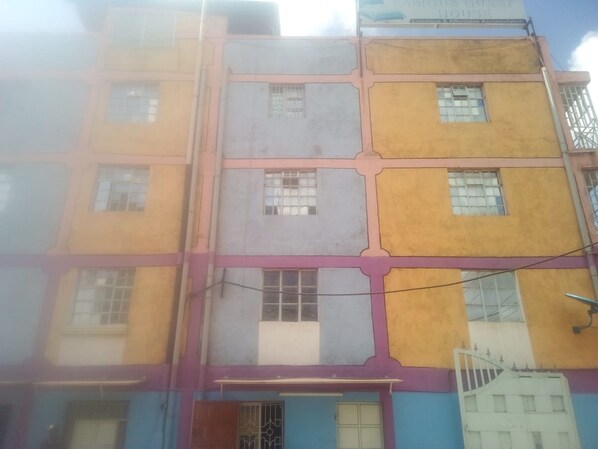 Exterior - Famouse Guest House (Nairobi)