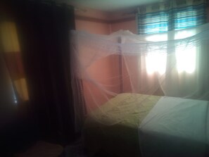 Single Room | Blackout drapes, bed sheets - Famouse Guest House (Nairobi)