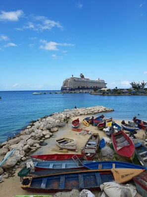 Beach nearby, beach towels - Queen’sPlaceNrBeach,WiFi,Prkg,Pool,Wsher/Dryer,View,SecurityNoFees (Ocho Rios)