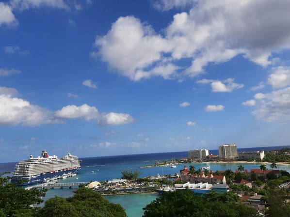 Miscellaneous - Queen’sPlaceNrBeach,WiFi,Prkg,Pool,Wsher/Dryer,View,SecurityNoFees (Ocho Rios)