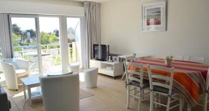 Appart T3 Duplex 2 nd floor in residence 10 MN walk from the beaches.