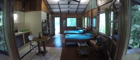 Cabaña de diseñador, 1 cama matrimonial, vista a la montaña, junto a la montaña | Caja de seguridad en la habitación y decoración personalizada