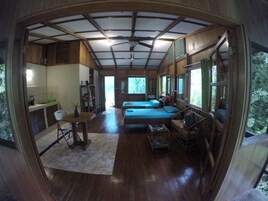 Caja de seguridad en la habitación y decoración personalizada 