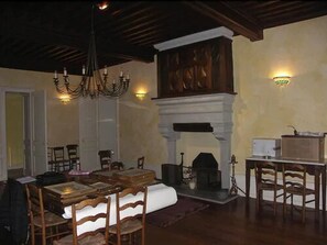 Free daily continental breakfast - Chateau du Donjon (Drumettaz-Clarafond)
