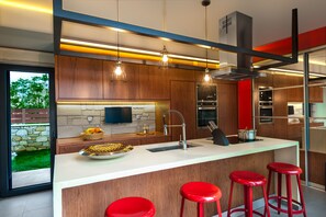 Kühlschrank, Mikrowelle, Geschirrspüler