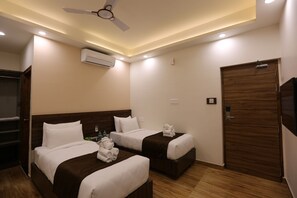 Standard Twin Room | Individually decorated, individually furnished, laptop workspace