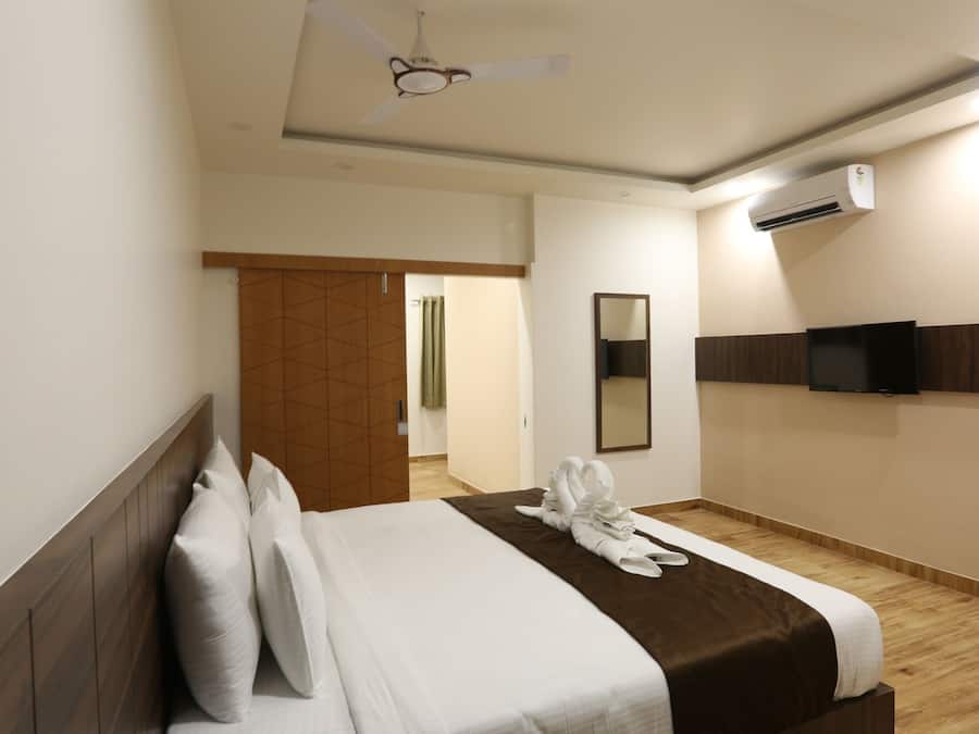 Family Room, 1 Bedroom | Individually decorated, individually furnished, laptop workspace