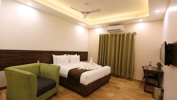 Deluxe kamer | Individueel gedecoreerd, individueel gemeubileerd, een laptopwerkplek