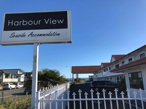 Property grounds - Harbour View Lodge (Napier)