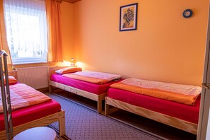2 Schlafzimmer, Reisekinderbett, WLAN, Bettwäsche