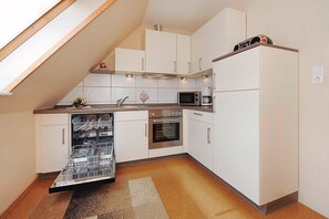 Réfrigérateur, micro-ondes, four, lave-vaisselle