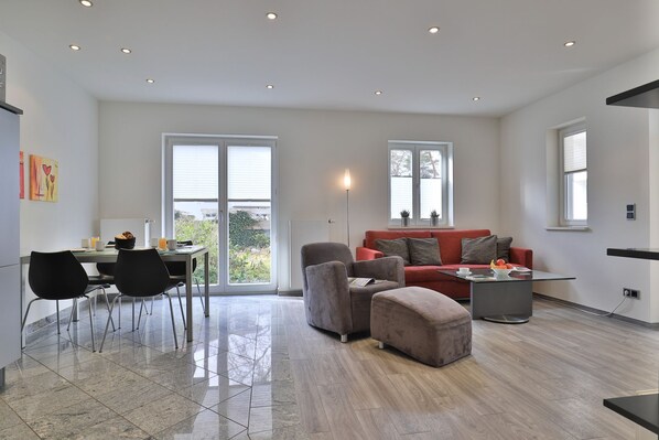 Unclassified image, 1 of 33, button