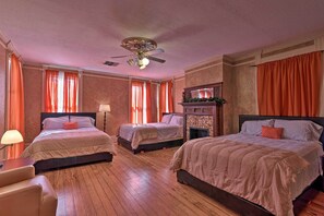 5 Schlafzimmer, Schreibtisch, Bügeleisen/Bügelbrett, Reisekinderbett