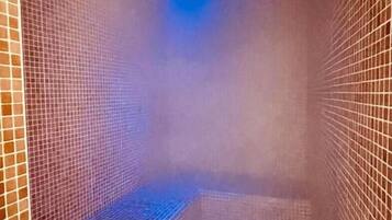 Una bañera de hidromasaje, baño turco/hammam, tratamientos corporales