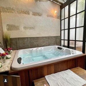 Hot tub, Turkish bath, body treatments, hydrotherapy, body wraps