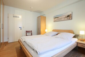 2 habitaciones, escritorio, cuna de viaje y wifi 
