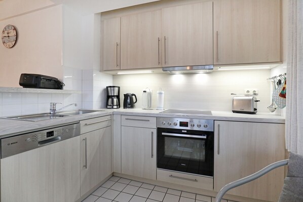 Køleskab, mikrobølgeovn, ovn, opvaskemaskine