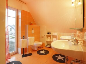 Shower - Schwannest 2, Germany (Kalkhorst)