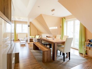 Dining - Schwannest 2, Germany (Kalkhorst)