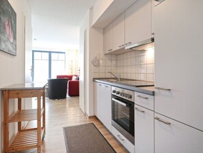 Kühlschrank, Mikrowelle, Ofen, Geschirrspüler