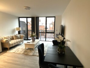The Sanford Suite | Living area | 52-inch Smart TV with satellite channels, TV, Netflix - Ranmoor Apartments at Wilkinson Lane (Sheffield)