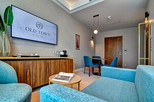 Premium Double Room | In-room safe, individually decorated, individually furnished, desk